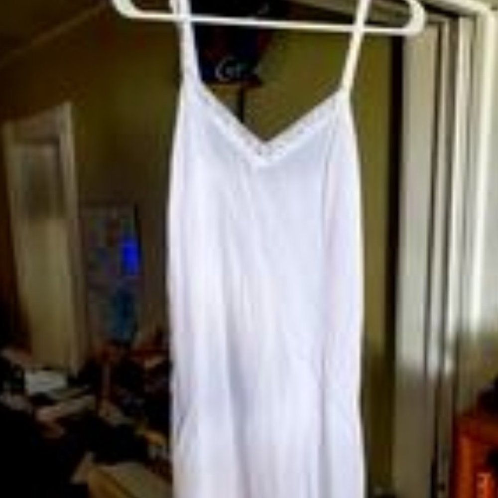 Shadowline Women's Adjustable Strap 25 Inch Daywear Full Slip